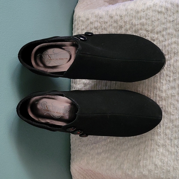 UNLISTED (KENNETH COLE)~ Heeled Shoe, Black, 6 - Picture 7 of 8